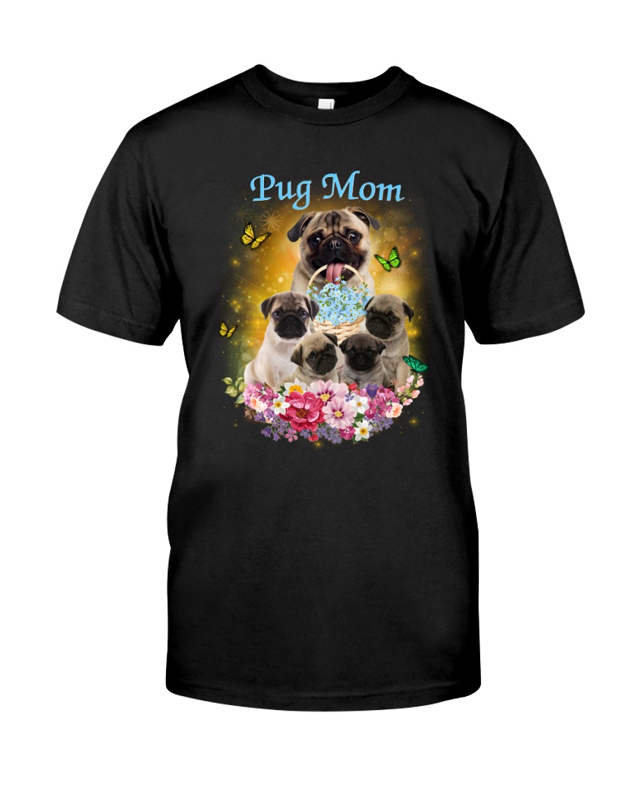 Pug mom Classic T-Shirt