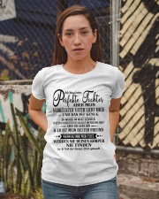 Geschenk fur die Tochter 3 Ladies T-Shirt apparel-ladies-t-shirt-lifestyle-03
