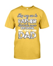 Fathers Day shirt gift very special to be a Dad Classic T-Shirt front