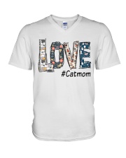 Love Catmom V-Neck T-Shirt tile
