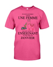Ne sous-estimez jamais un enseignant - Janvier Classic T-Shirt thumbnail