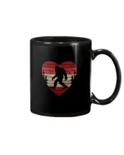 Vintage retro style bigfoot heart Mug thumbnail