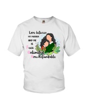Love between my mother and me Youth T-Shirt front