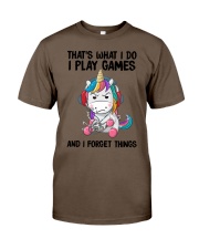 THAT'S WHAT I DO I PLAY GAMES AND I FORGET THINGS Classic T-Shirt tile