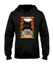 THAT'S WHAT I DO I BAKE AND I KNOW THINGS Hooded Sweatshirt tile