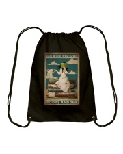 JUST A GIRL WHO LOVES BOOKS AND TEA Drawstring Bag tile