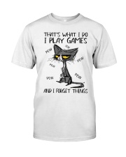 THAT'S WHAT I DO I PLAY GAMES AND I FORGET THINGS Classic T-Shirt front