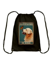 GOLDEN RETTERIVER - BE KIND Drawstring Bag tile