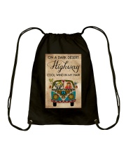 IN THE DARK DESERT HIGHWAY Drawstring Bag tile