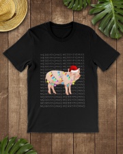 Merry Pigmas Pig Lover Christmas Farmer T-shirts Classic T-Shirt lifestyle-mens-crewneck-front-18