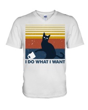 CAT 7 V-Neck T-Shirt tile