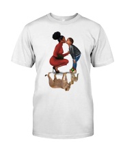 Elegant Mother and Son Lions Black Family To Mom Mother's Day Classic T-Shirt Classic T-Shirt front