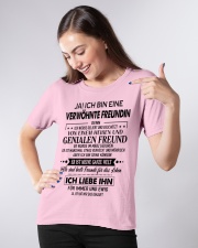 Perfektes Geschenk für Freundin 03 Ladies T-Shirt apparel-ladies-t-shirt-lifestyle-front-09
