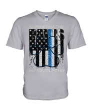 Supporting the paws V-Neck T-Shirt tile