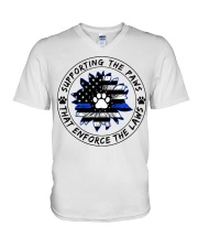 Supporting the paws V-Neck T-Shirt tile