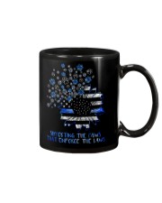 Supporting the paws Mug tile