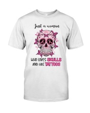 Who loves skulls Classic T-Shirt front