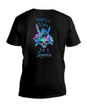 BE A LEGEND 2 V-Neck T-Shirt tile