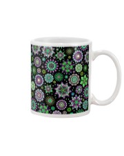 Doodle-Flowers-Pattern Mug thumbnail