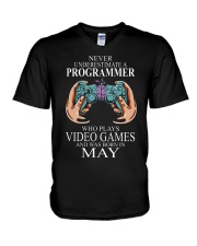 Never underestimate a programmer loves gaming V-Neck T-Shirt tile