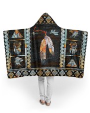 NATIVE AMERICAN - FEATHER Hooded Blankets tile