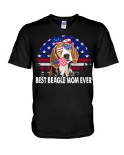dogs mom - beagle V-Neck T-Shirt tile