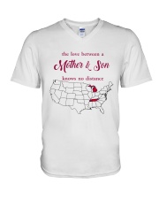 TENNESSEE MICHIGAN THE LOVE MOTHER AND SON V-Neck T-Shirt thumbnail