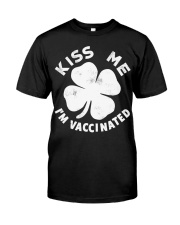 Kiss Me I'm Irish And Vaccinated - St Patrick Day Classic T-Shirt front