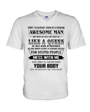 11 LIKE A QUEEN V-Neck T-Shirt tile