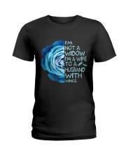 Im Not A Widow Ladies T-Shirt thumbnail