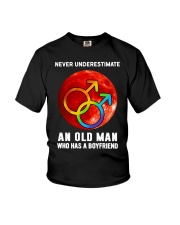 lgbt-never underestimate boyfriend Youth T-Shirt tile