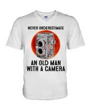 Photo never underestimate an old man V-Neck T-Shirt tile