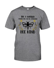 IN A WORLD WHERE YOU CAN BE ANYTHING BEE KIND Classic T-Shirt front