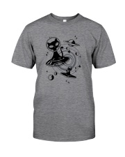 ALIEN BLACK CAT Classic T-Shirt front