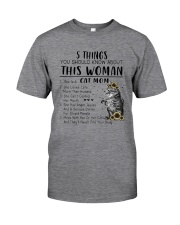 5 THINGS YOU SHOULD KNOW ABOUT THIS WOMAN CAT MOM Classic T-Shirt front