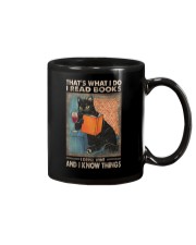 THAT'S WHAT I DO I READ BOOKS AND I KNOW THINGS Mug thumbnail