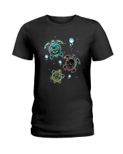COLORFUL SEA TURTLES Ladies T-Shirt tile