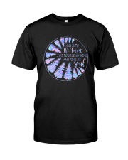 IN A WORLD WHERE YOU CAN BE ANYTHING BE KIND Classic T-Shirt front