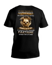 Hombre de septembre V-Neck T-Shirt tile