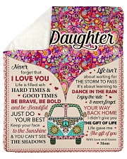 Never Forget That I Love You - Mom To Daughter Sherpa Fleece Blanket tile