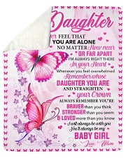 Never Feel That U Are Alone Mom To Daughter Sherpa Fleece Blanket tile