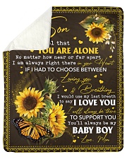 Never feel that U r alone Mom-to-Son Sherpa Fleece Blanket tile