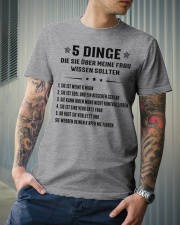 5 Dinge Die Sie Uber Meine Frau Wissen Sollten Classic T-Shirt lifestyle-mens-crewneck-front-6