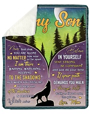 Never Feel That You Are Alone Wolf Mom To Son Sherpa Fleece Blanket tile