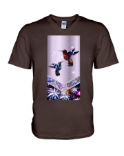Hummingbird love phone case gift for bird lover V-Neck T-Shirt tile