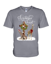 Giraffe Christmas begins gift for giraffe lovers V-Neck T-Shirt tile