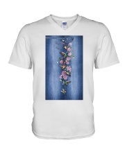 Hummingbird flowers leggings V-Neck T-Shirt tile