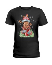 Giraffe warm winter christmas giraffe lover Ladies T-Shirt tile