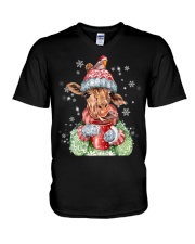 Giraffe warm winter christmas giraffe lover V-Neck T-Shirt tile