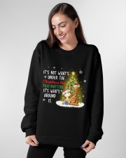 Giraffe That matters it's who's around Christmas tree Crewneck Sweatshirt apparel-crewneck-sweatshirt-lifestyle-front-13